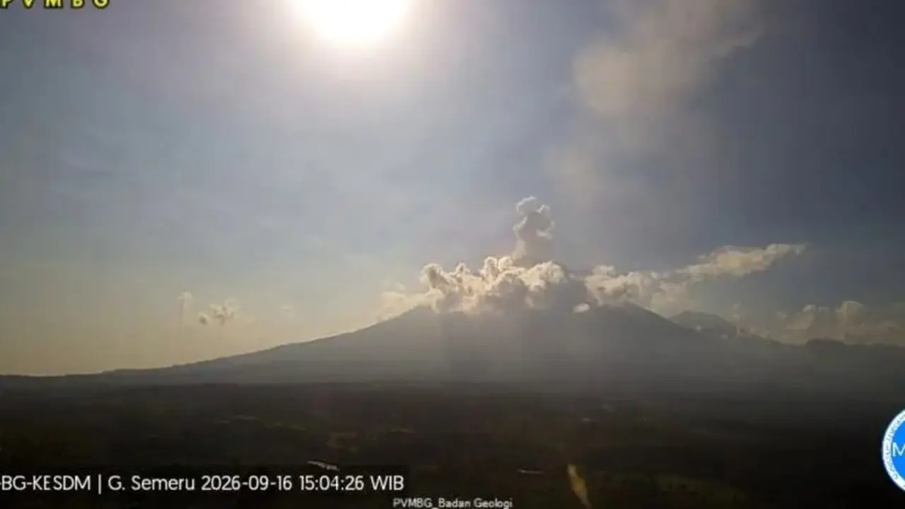 Gunung Semeru Kembali Erupsi, Dentuman Terdengar dari Pos Pengamatan